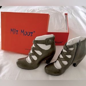 ❗️Price Drop - Miz Mooz Tillman Grey Ankle Boot Size